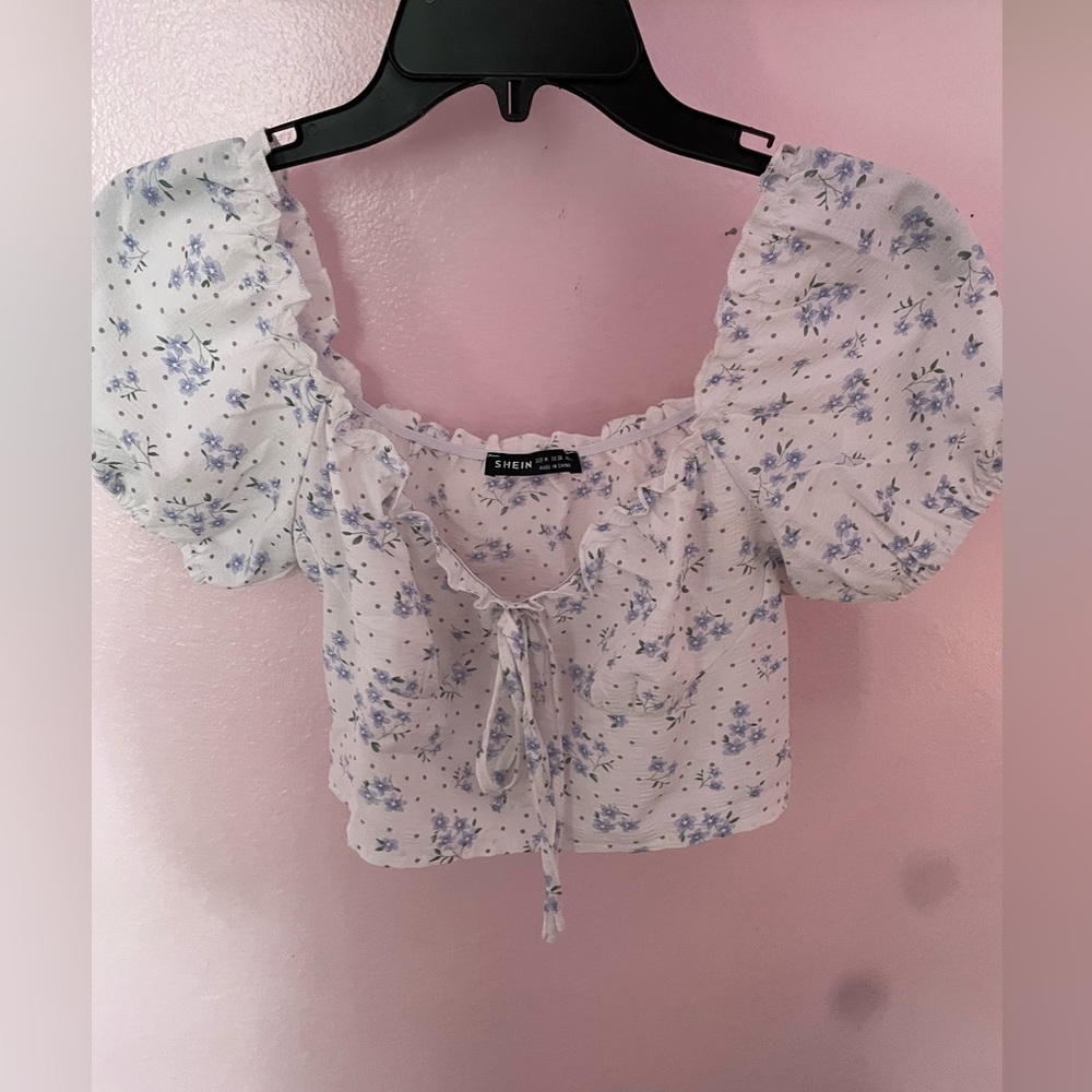 white medium puff sleeve top